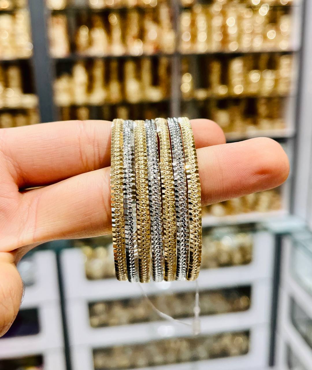 النگوطلاروس